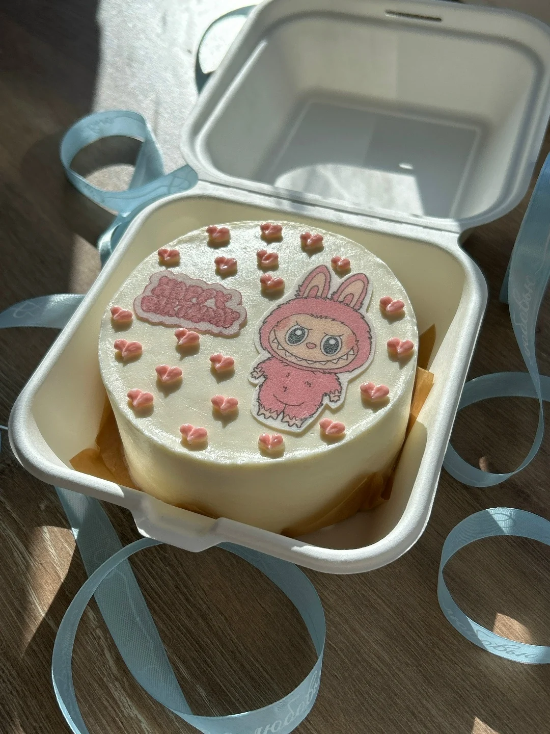 Бенто с Labubu и розовыми сердечками